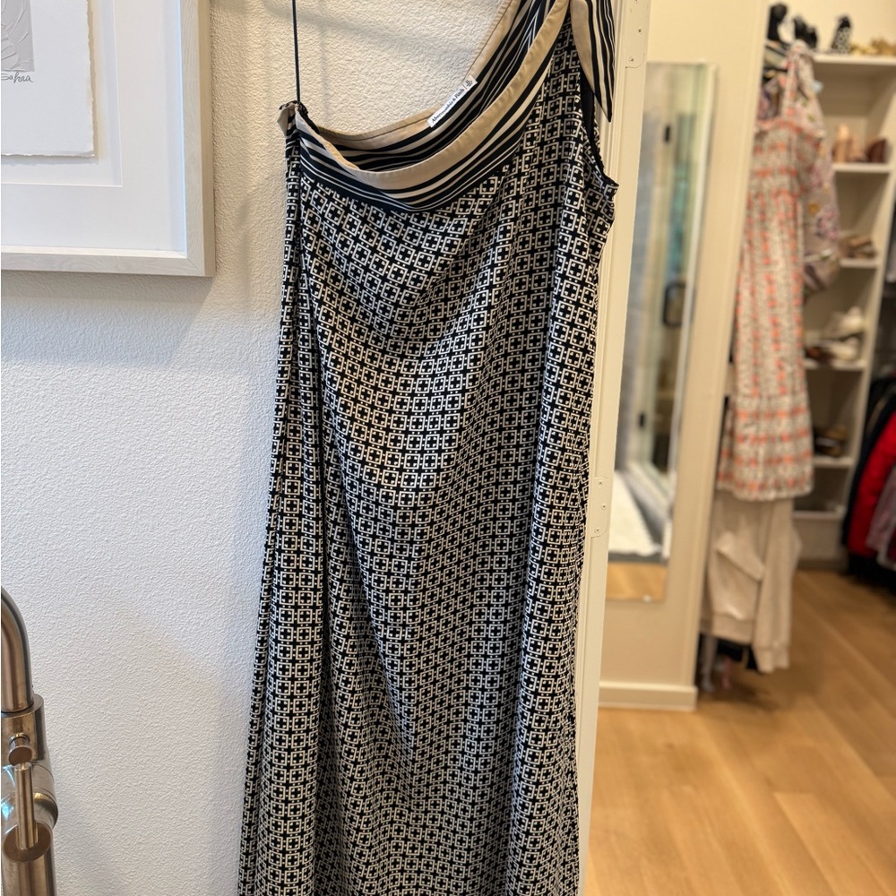 Abercrombie & Fitch Black and Cream One-Shoulder Dress